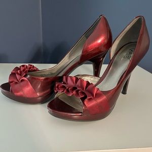 Carlos Santana burgundy patten leather pump. Softly worn.
